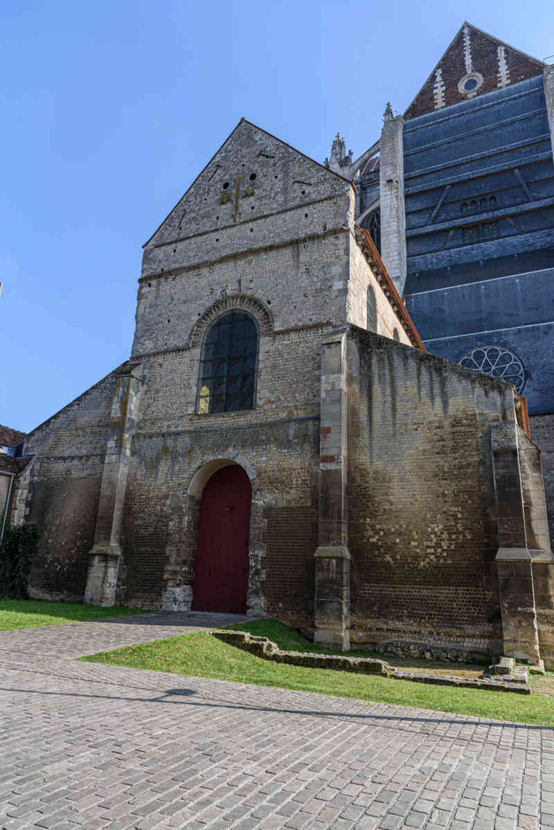 Francia - Beauveais 25 - iglesia de Nuestra Señora de la Obra Inferior.jpg